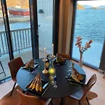 Appartamento Spectacular View Sea Front Henningsvær